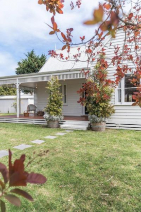 Hamptons On Selby- Barwon Heads. Family and couples beach escape